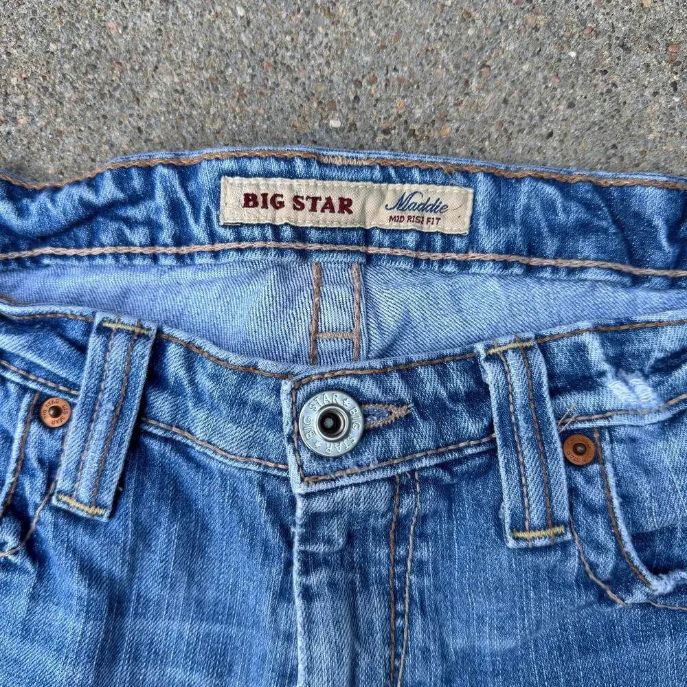 Y2K Big Star Maddie Mid Rise Fit Whiskered Blue Jean Shorts Size 30